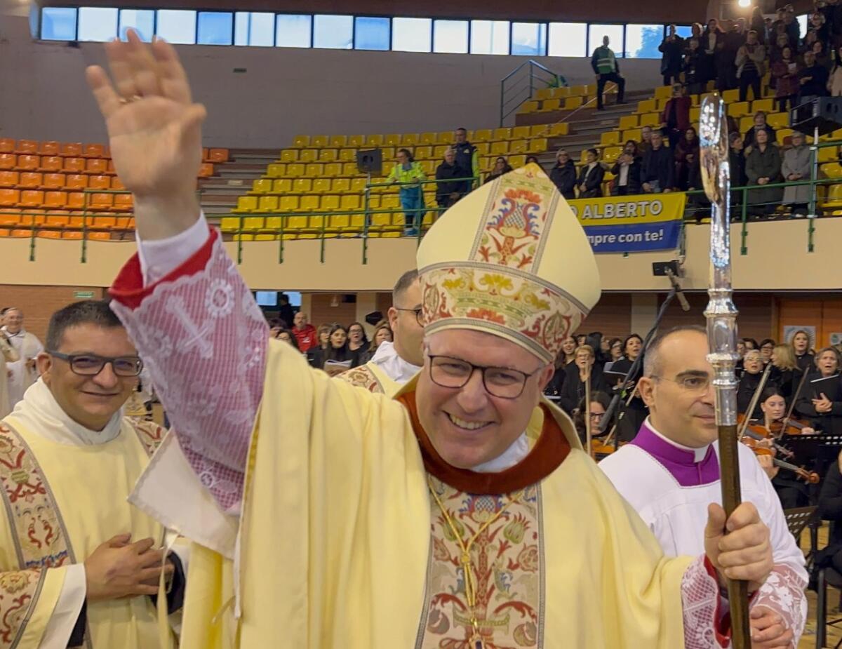 Crotone - Il pastorale di Mons. Torriani realizzato dal maestro orafo Michele Affidato - 