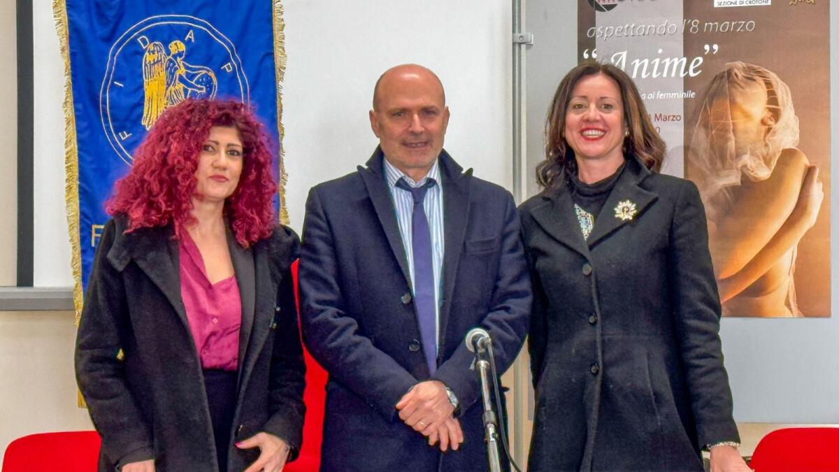 Crotone - Inaugurata la mostra fotografica "Anime": un racconto sussurrato attraverso la luce e l’ombra - 