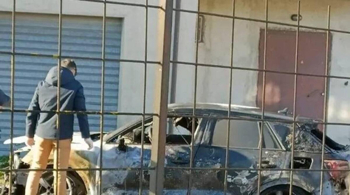 Incendiata l'auto del sindaco di Serra San Bruno, Succurro: «Al fianco del sindaco Barillari» - 