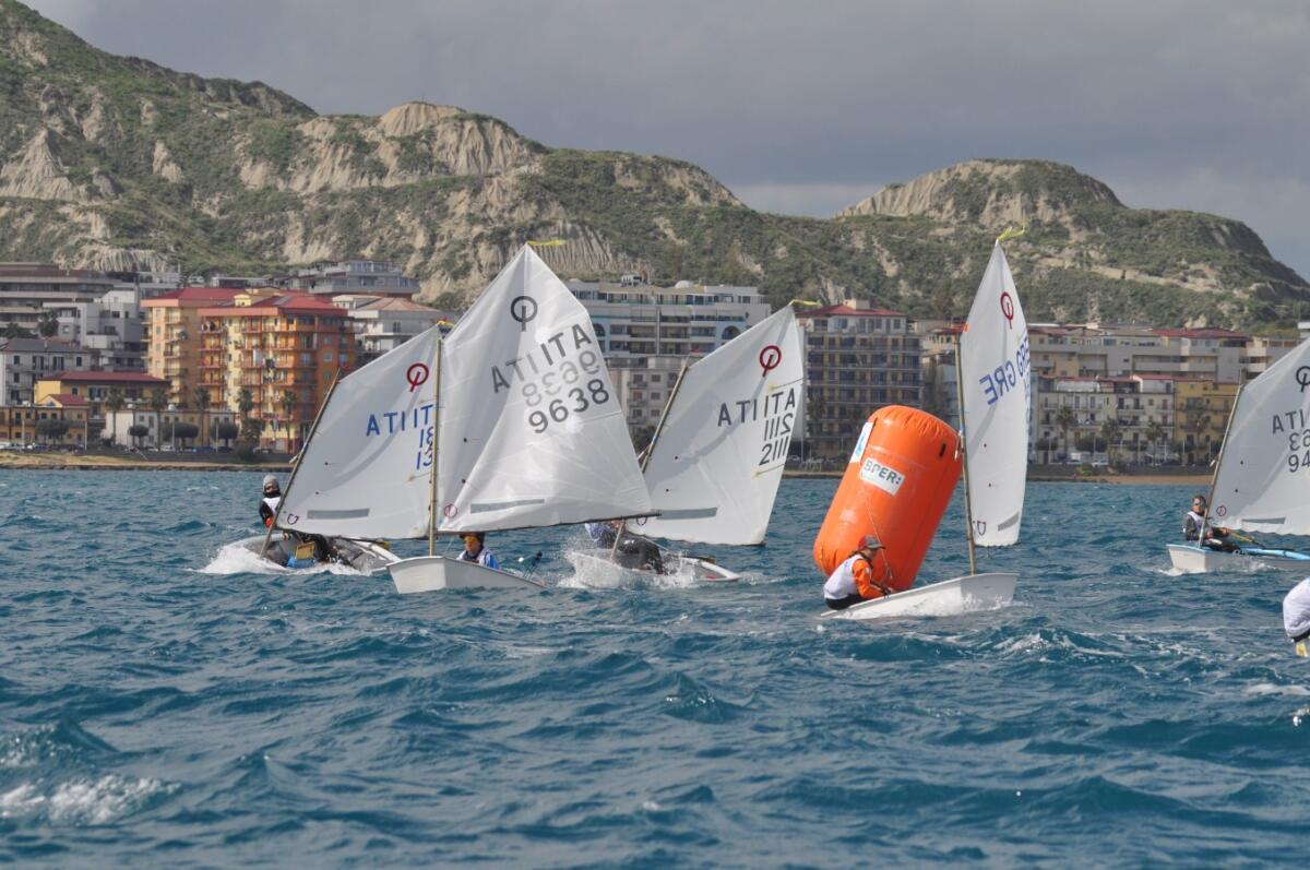 Crotone - Inizio entusiasmante per la Bper International Carnival Race - 