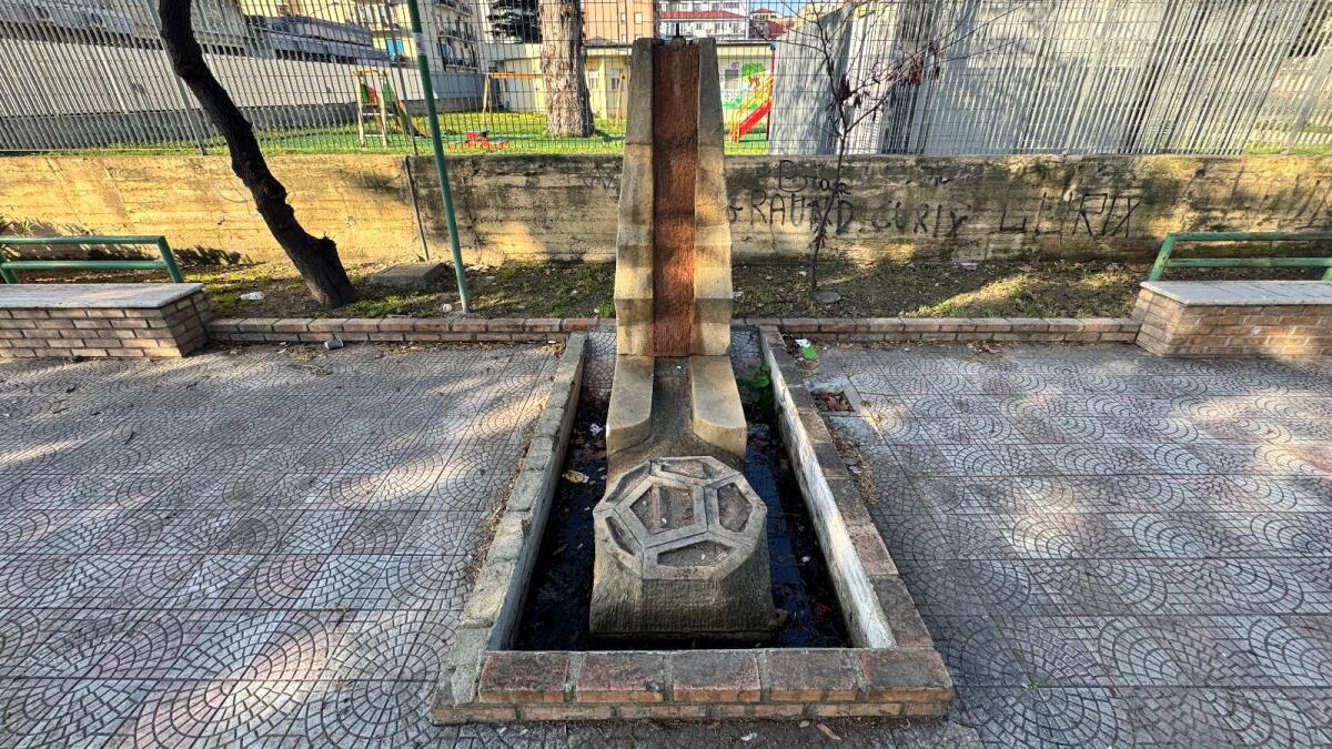 Crotone - L’ironia è di “casetta” a Corso Mazzini (Foto) - 