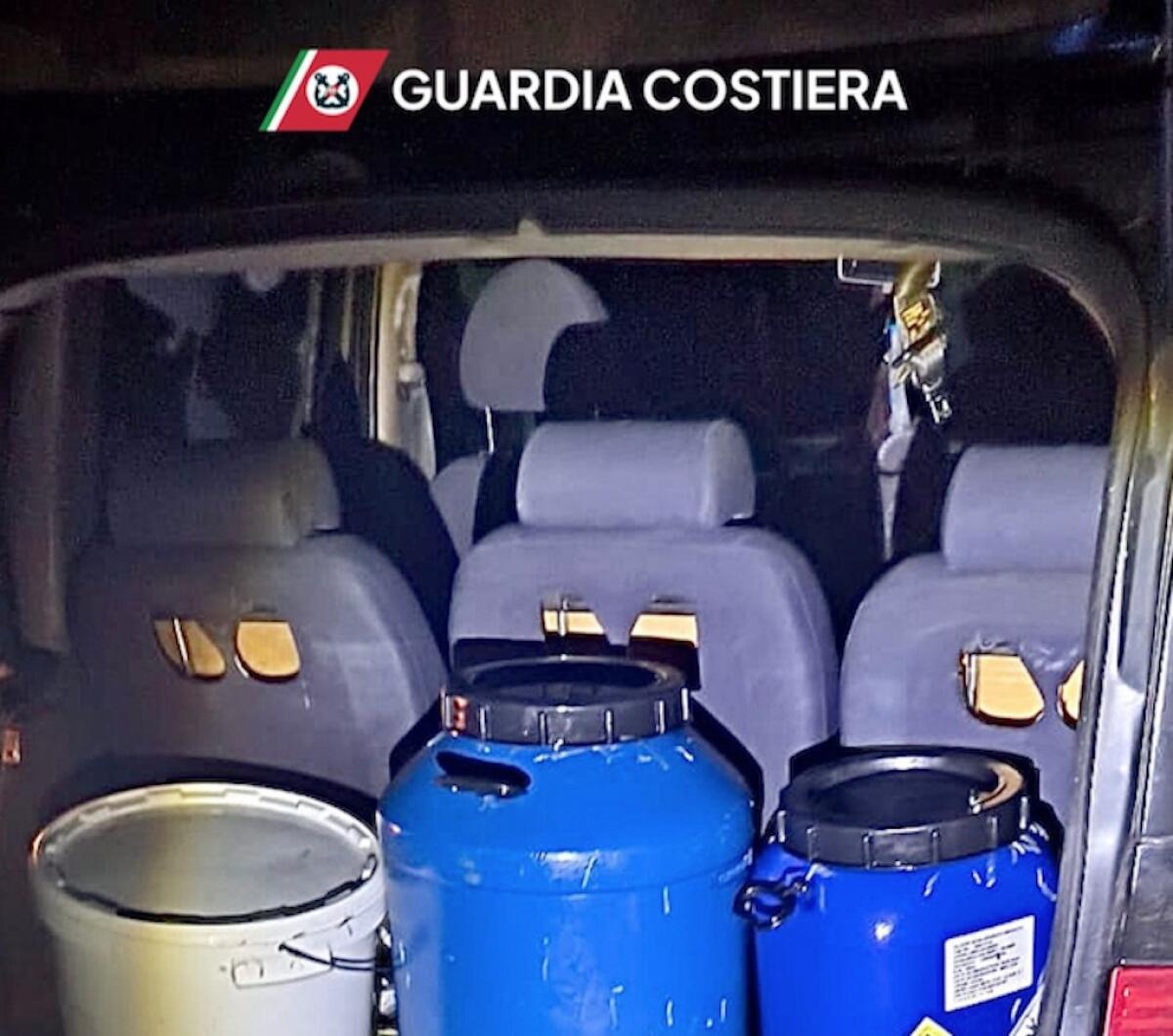 Pesca illegale nel mare di Crotone, sequestrati 170Kg di novellame di sarda - 