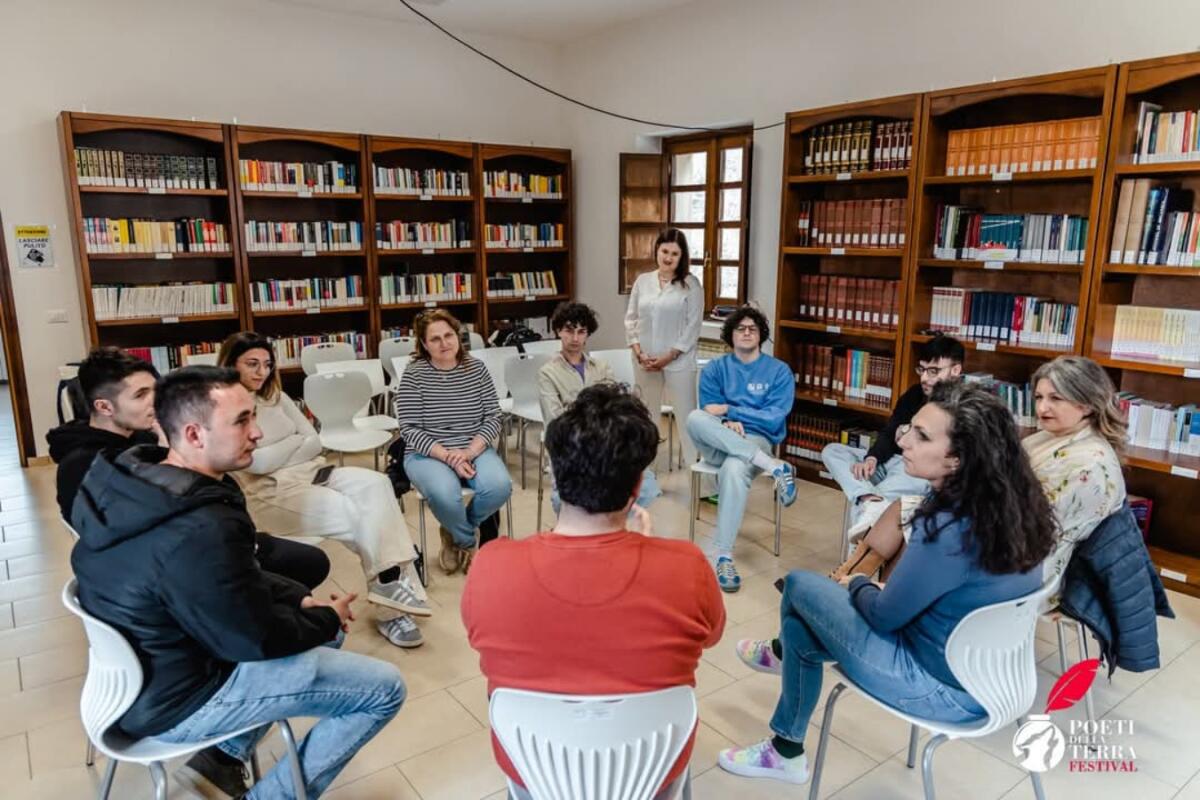 Aiello Calabro - Al Festival Poeti della Terra artisti e narratori per un Rinascimento culturale -