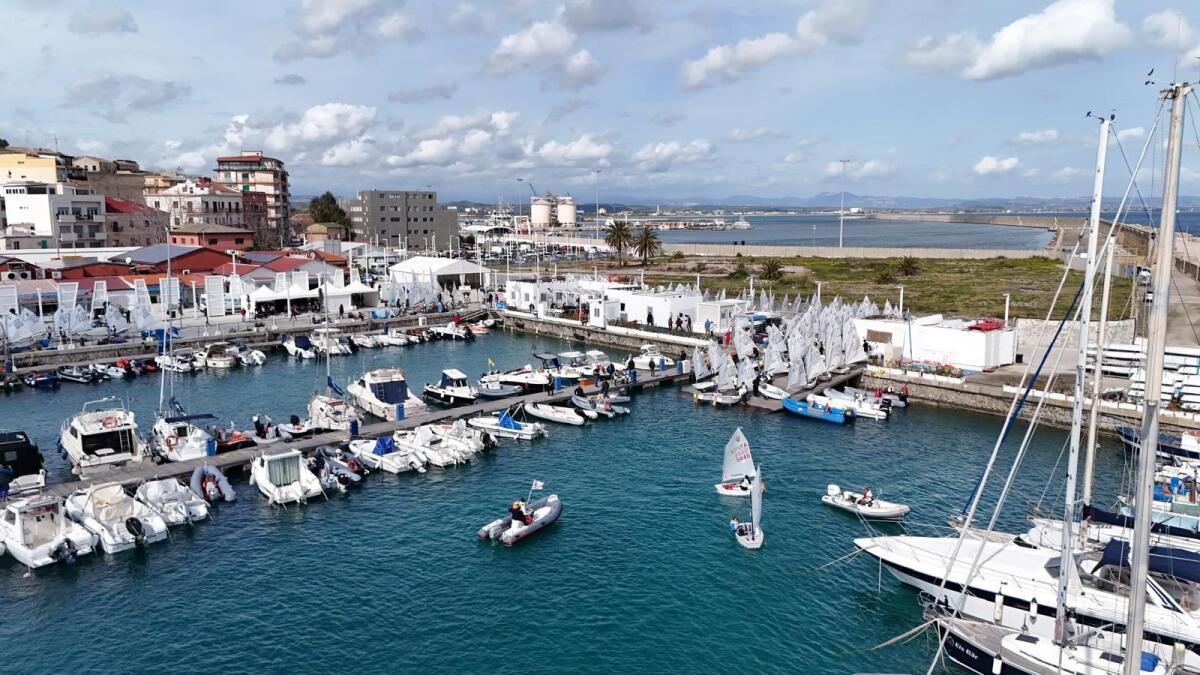 Crotone | Carnival Race 2025 - Il nuovo look del porto vecchio,  cornice ideale per le regate - 