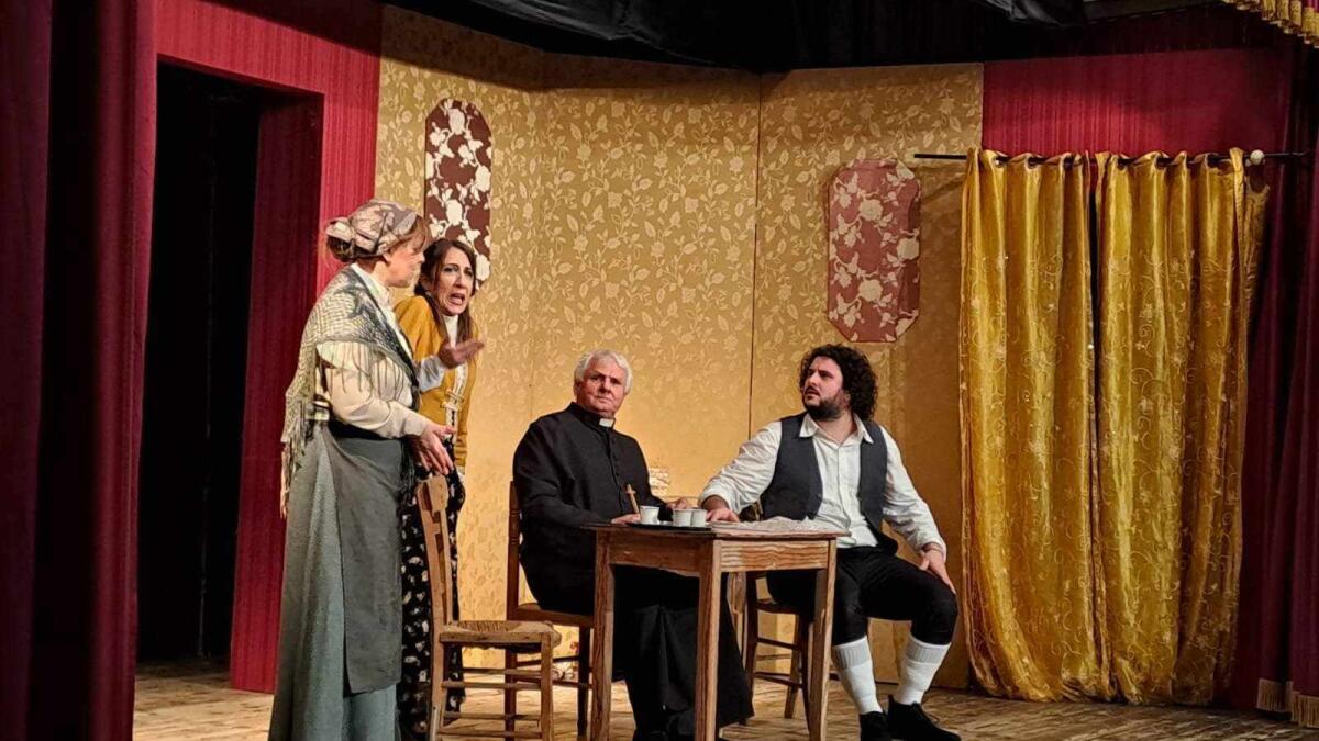 Cirò - Sipario aperto al Teatro Filottete, in scena la compagnia Hercules - 