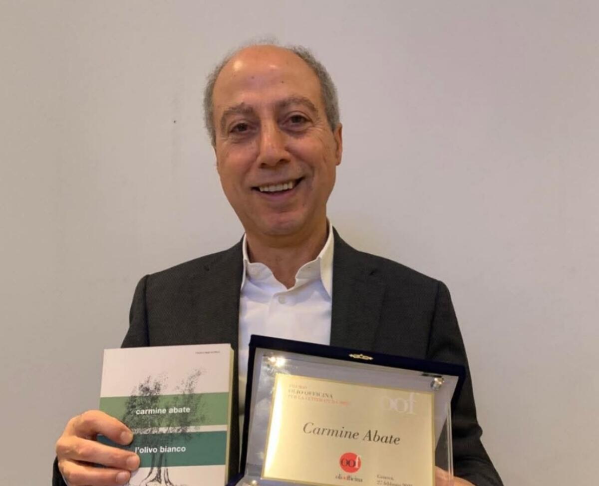 Al Festival Olio Officina Carmine Abate riceve il Premio per la letteratura 2025 - 