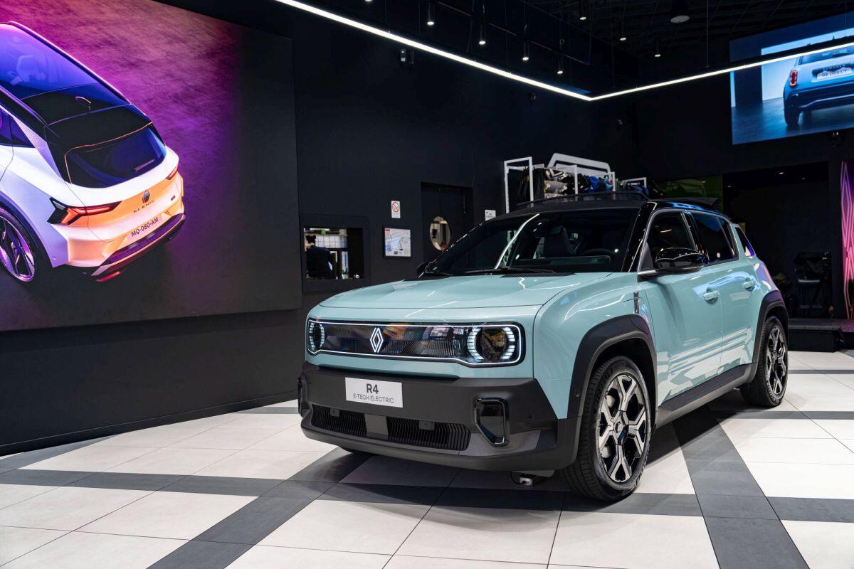 Via agli ordini della nuova Renault 4 E-Tech Electric -