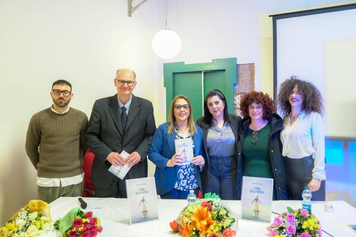 Crotone - Caterina Cotroneo presenta la sua raccolta di poesie - 