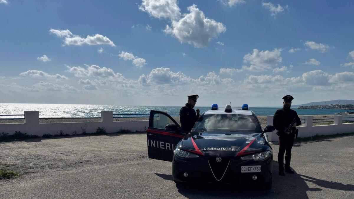Cirò Marina - Servizi ad alto impatto con il supporto dei reparti speciali: denunce e sanzioni dei Carabinieri - 