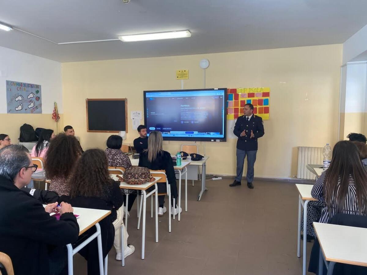 Crotone - Gli studenti Centro Provinciale per l’Istruzione degli Adulti a lezione con la Polizia - 