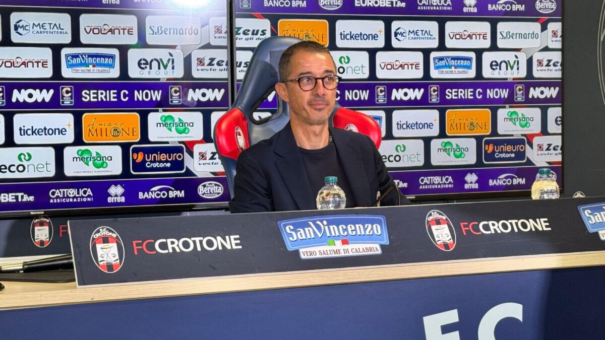 #CrotoneLatina 4-0 | Mister Longo: "Adesso serve uno Scida con gli spalti pieni" - 