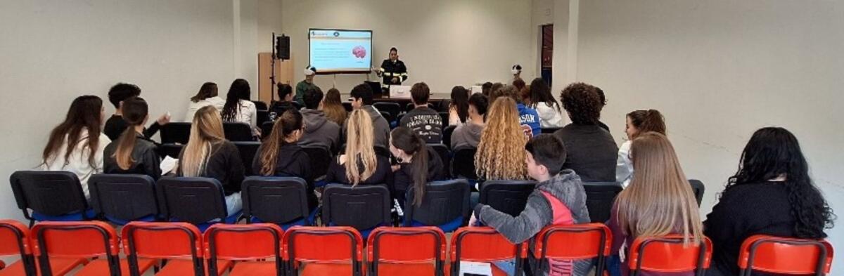 Cosenza - La Polizia incontra gli studenti, parte il progetto Icaro - 
