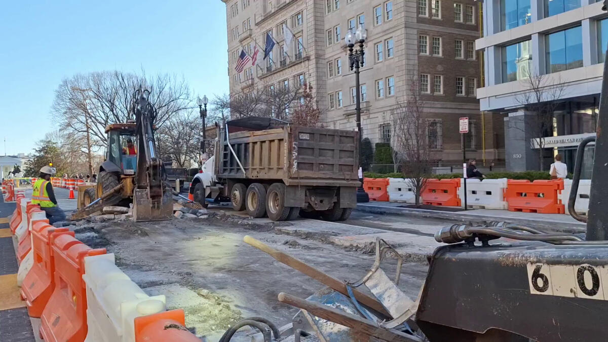 Washington, operai al lavoro per smantellare Black Lives Matter Plaza - 