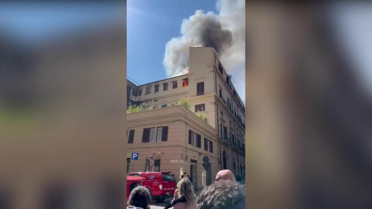 Incendio in centro a Palermo, le immagini del rogo - 