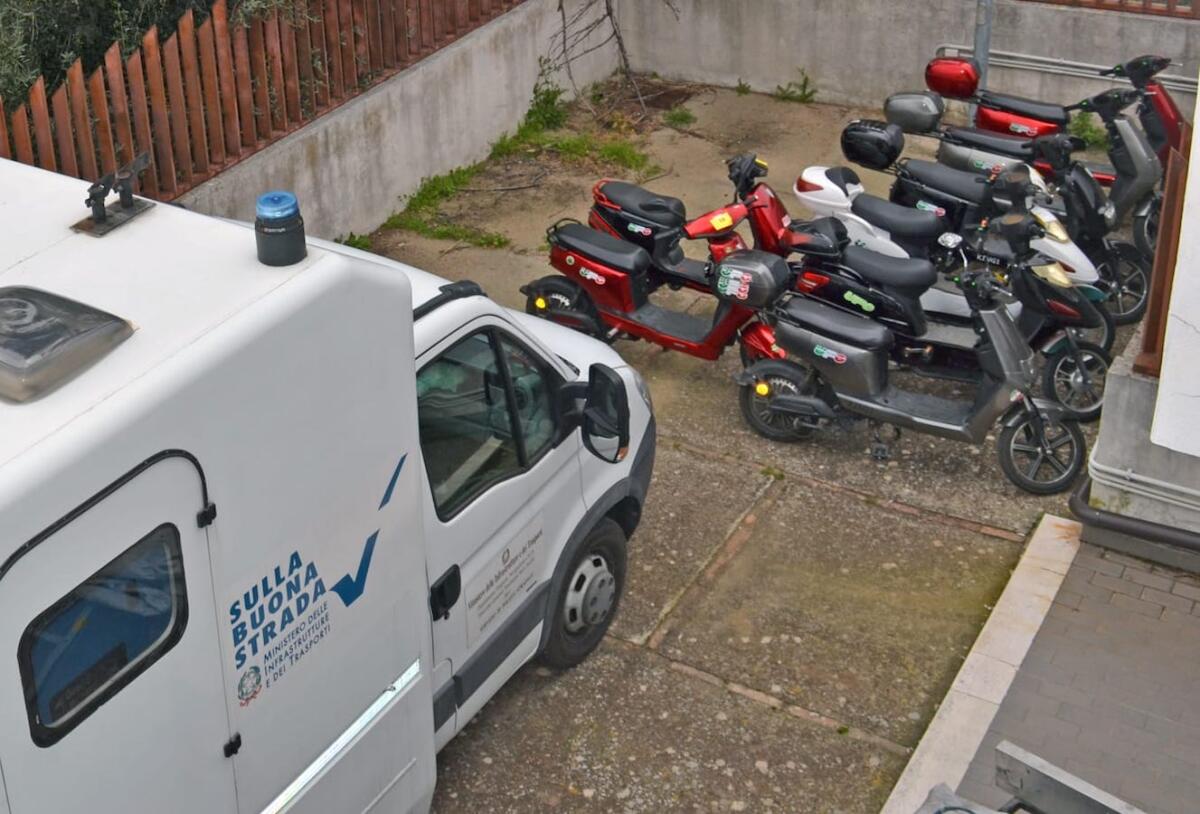 Manomettono velocipedi elettrici, sequestri e multe a Corigliano-Rossano - 