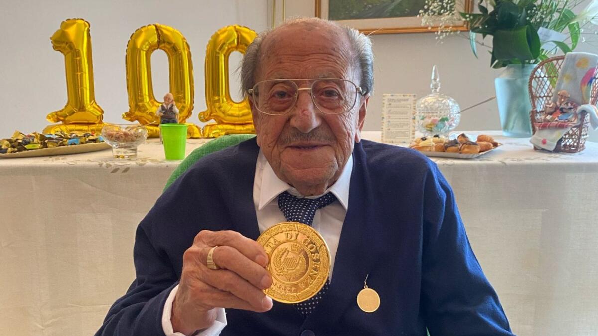 Cosenza - La città festeggia i 100 anni di Enrico Matera, ex dipendente comunale - 