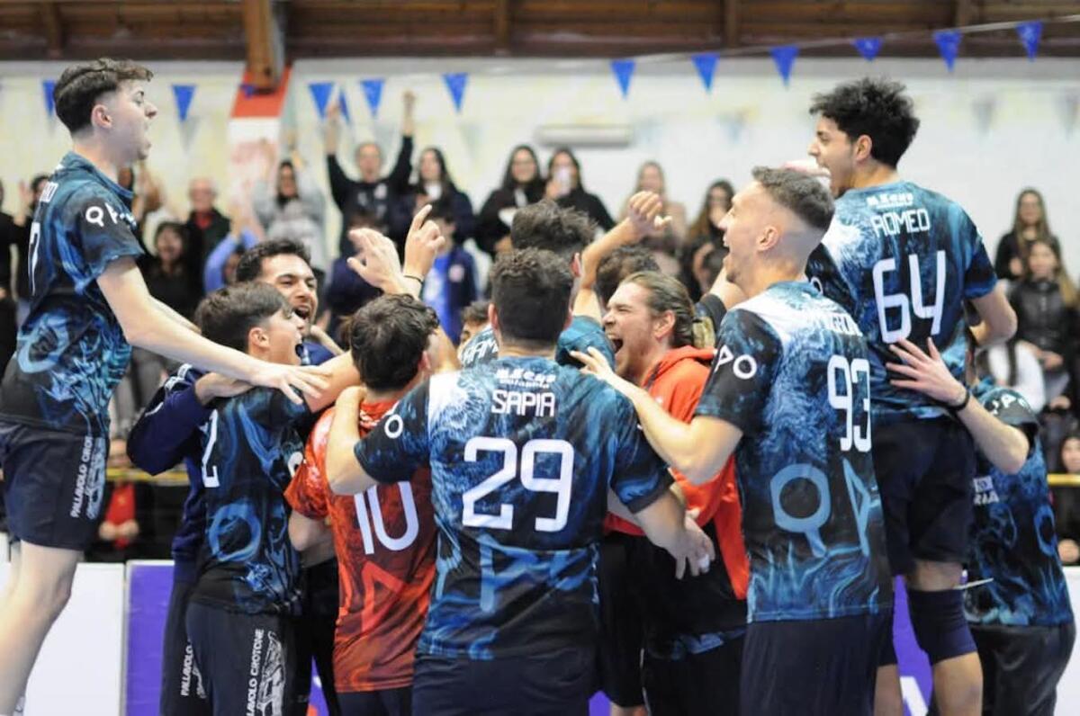 Pallavolo - La Video Calabria Crotone vince la Coppa Calabria, Pioli: «E' un sogno che si realizza» - 