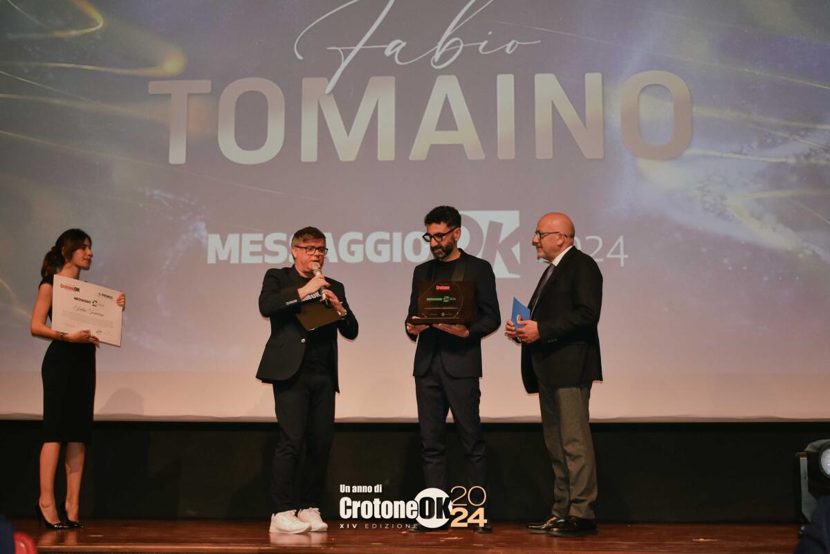 (Video) Un Anno di CrotoneOk - Tomaino: «La vertenza Abramo modello virtuoso da difendere e replicare» - Un-anno-di-CrotoneOK-2024-Milano-Tomaino-Monteverdi