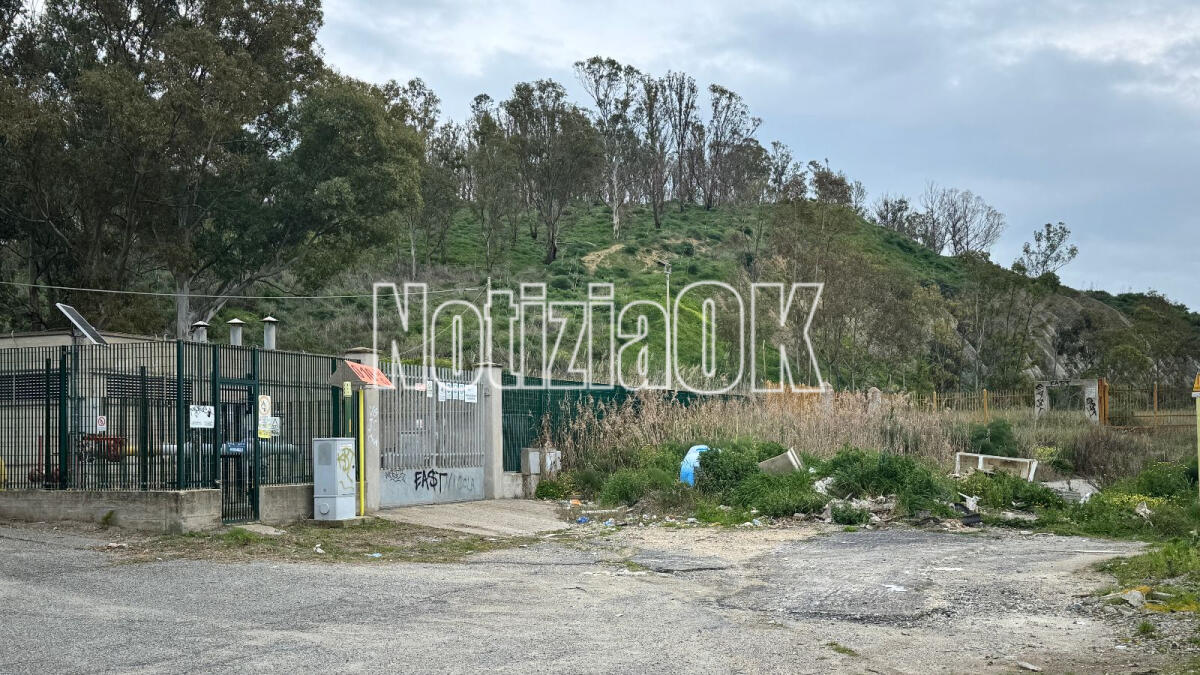 Crotone - Una discarica abusiva molto pericolosa (Foto Gallery) - 