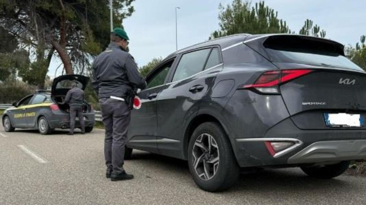 Nascondeva 4 chili e mezzo di eroina sotto il sedile dell'auto: arrestato corriere della droga - 