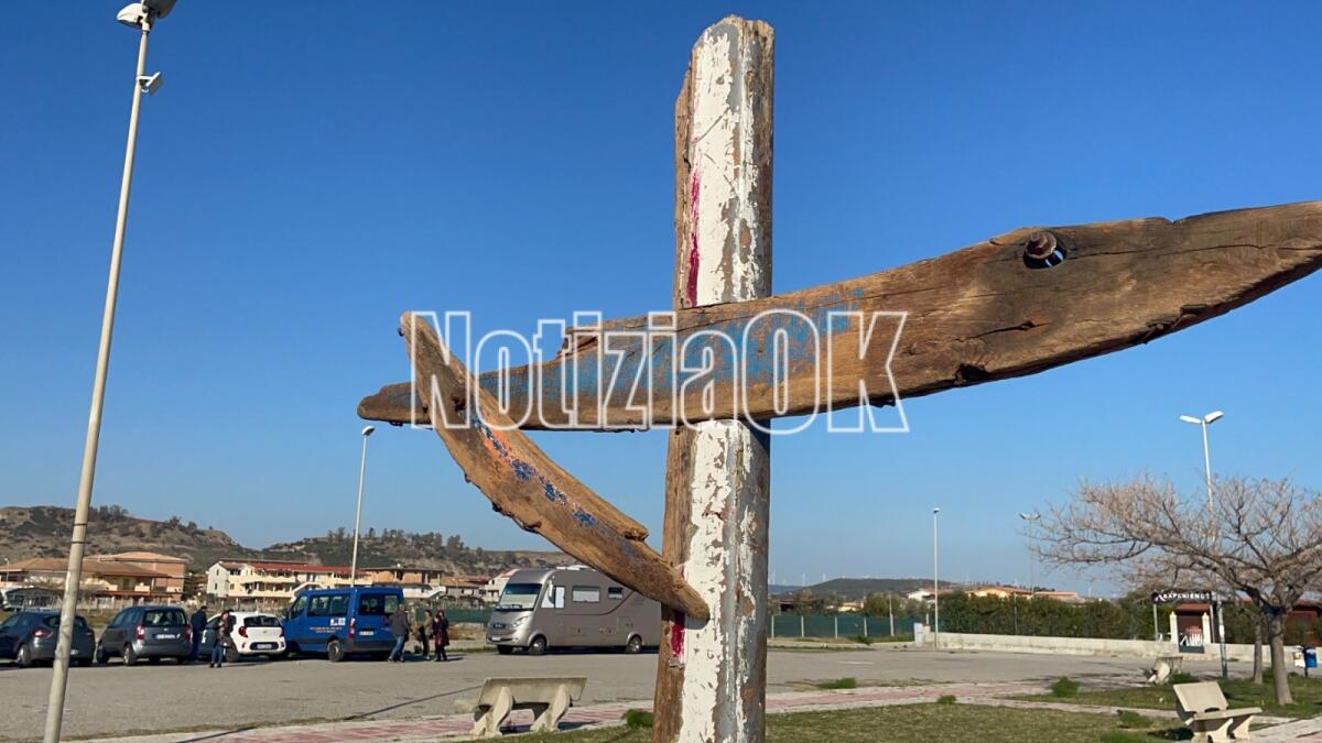 Cutro - Si torna a pregare sulla spiaggia di Steccato, via crucis per le vittime dell'immigrazione - 