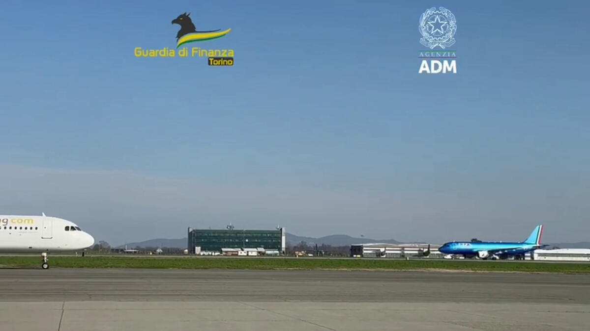 Sequestrati in aeroporto a Torino 16 kg di cocaina per oltre 3 milioni - 