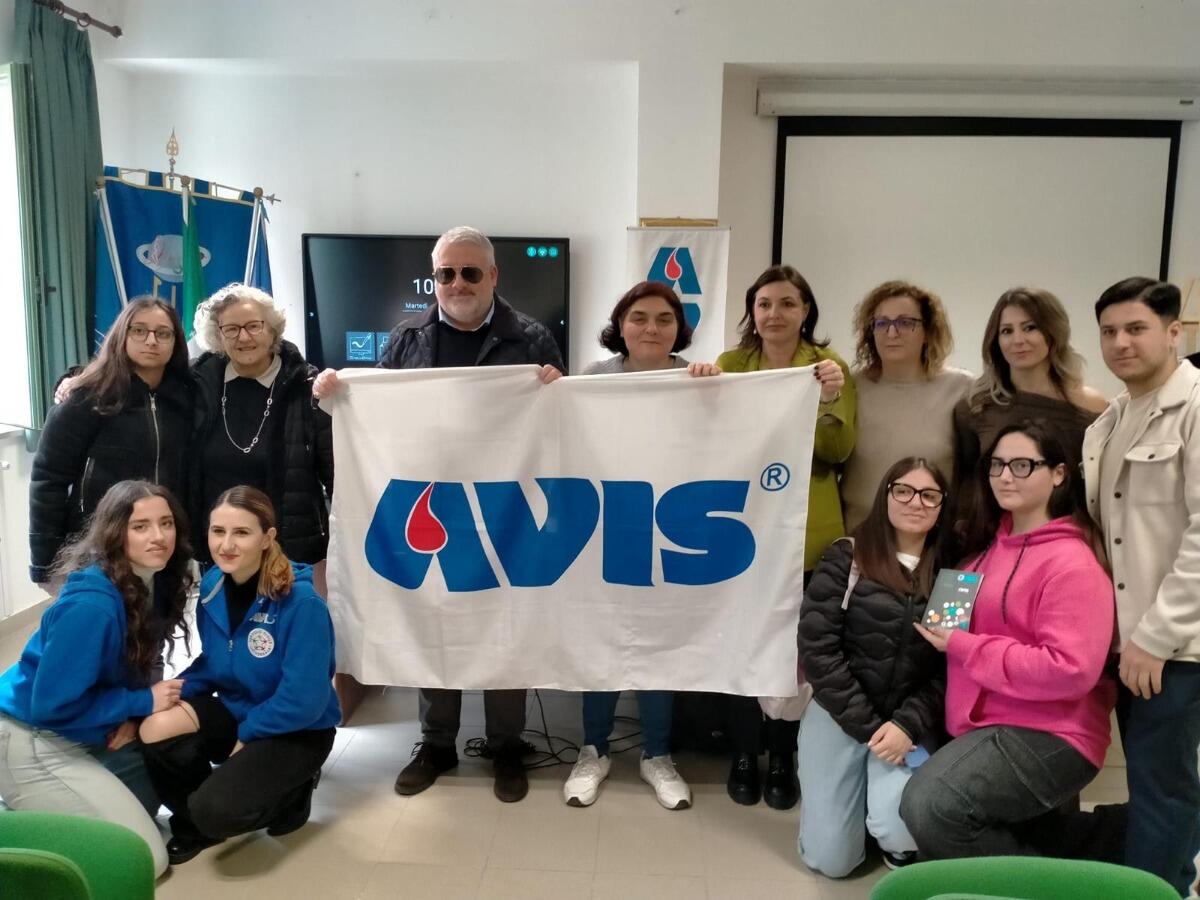 Crotone - Seminario sul tabagismo al Barlacchi-Lucifero, percorso di consapevolezza per gli studenti - 