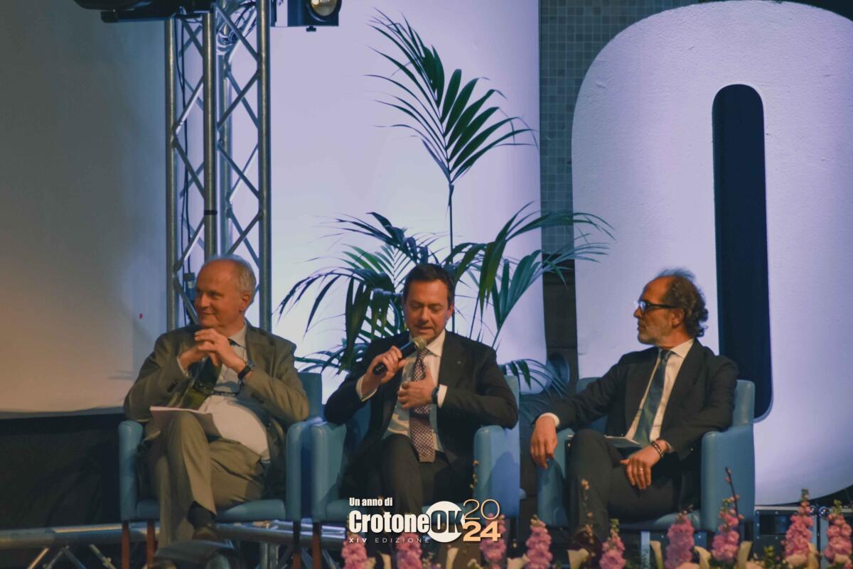 (Video) Un Anno di CrotoneOk - L'assessore regionale Varì: «Un'occasione per raccontare al meglio la Calabria» - 