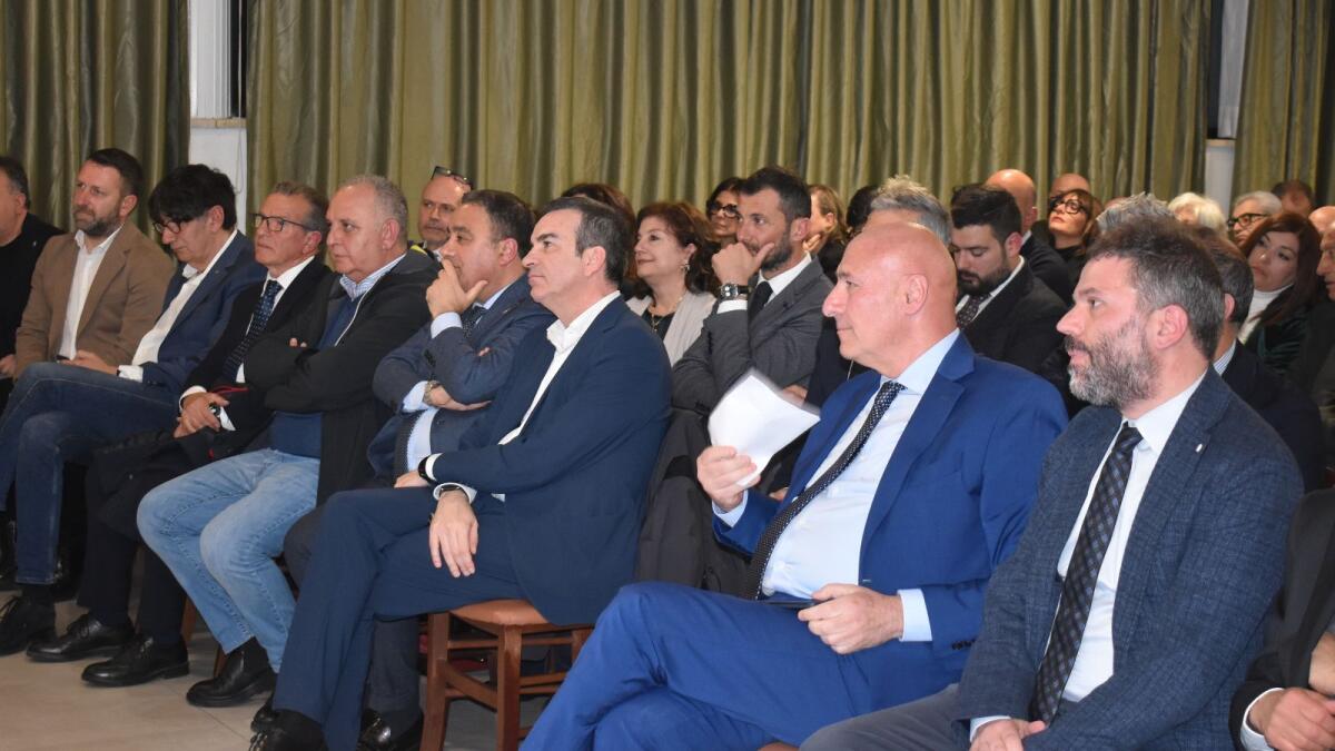 Crotone - Crescere replica agli oppositori: «La coerenza che conta è quella verso i cittadini» - 