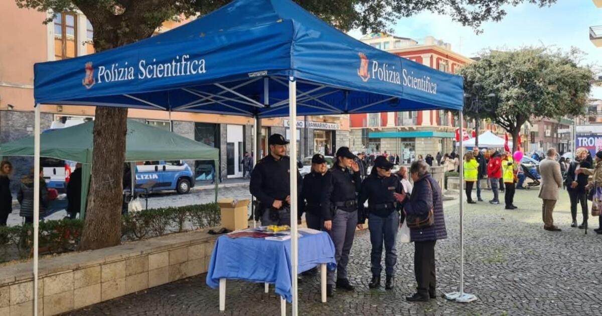Crotone - L'8 marzo in piazza per la Polizia di Stato in prima linea contro la violenza sulle donne - 