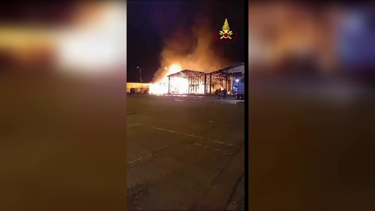 Milano, incendio al mercato ortofrutticolo. Nessuna persona coinvolta - 