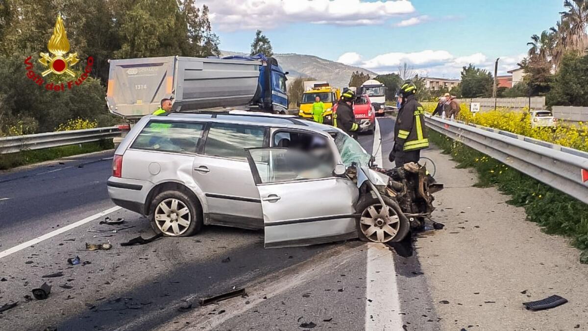 Ancora sangue sulla SS 106: incidente stradale, con un morto e un ferito - 