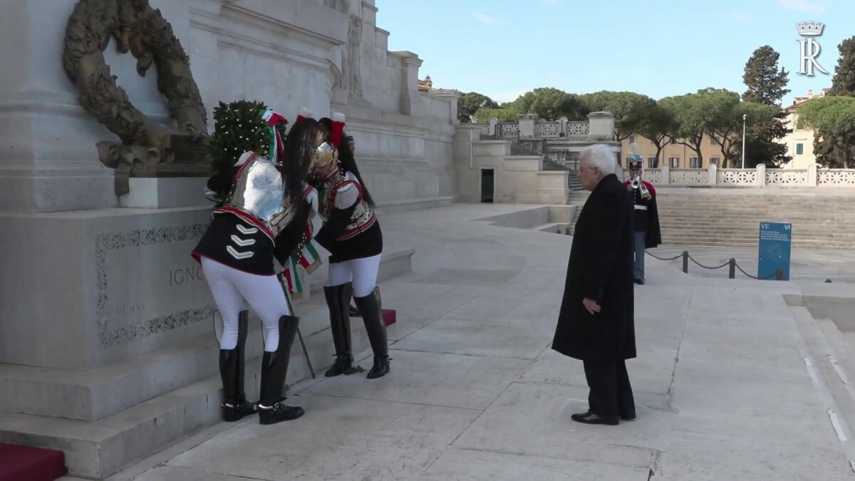 Unità Nazionale, Mattarella depone corona all'altare della Patria - 