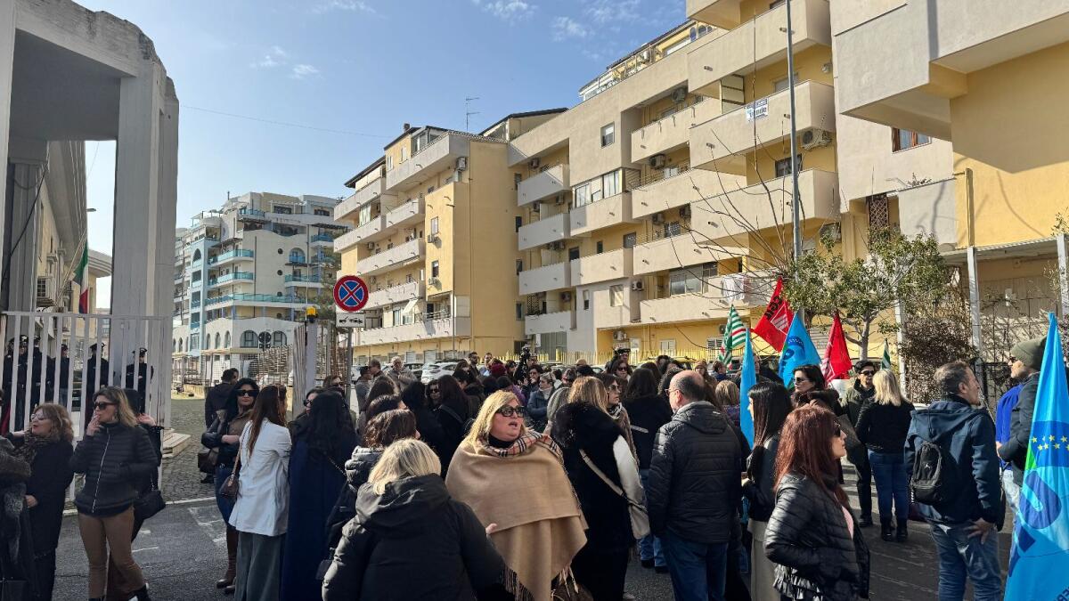 Network Contacts riduce il personale, 90 licenziamento anche sul sito di Crotone - 