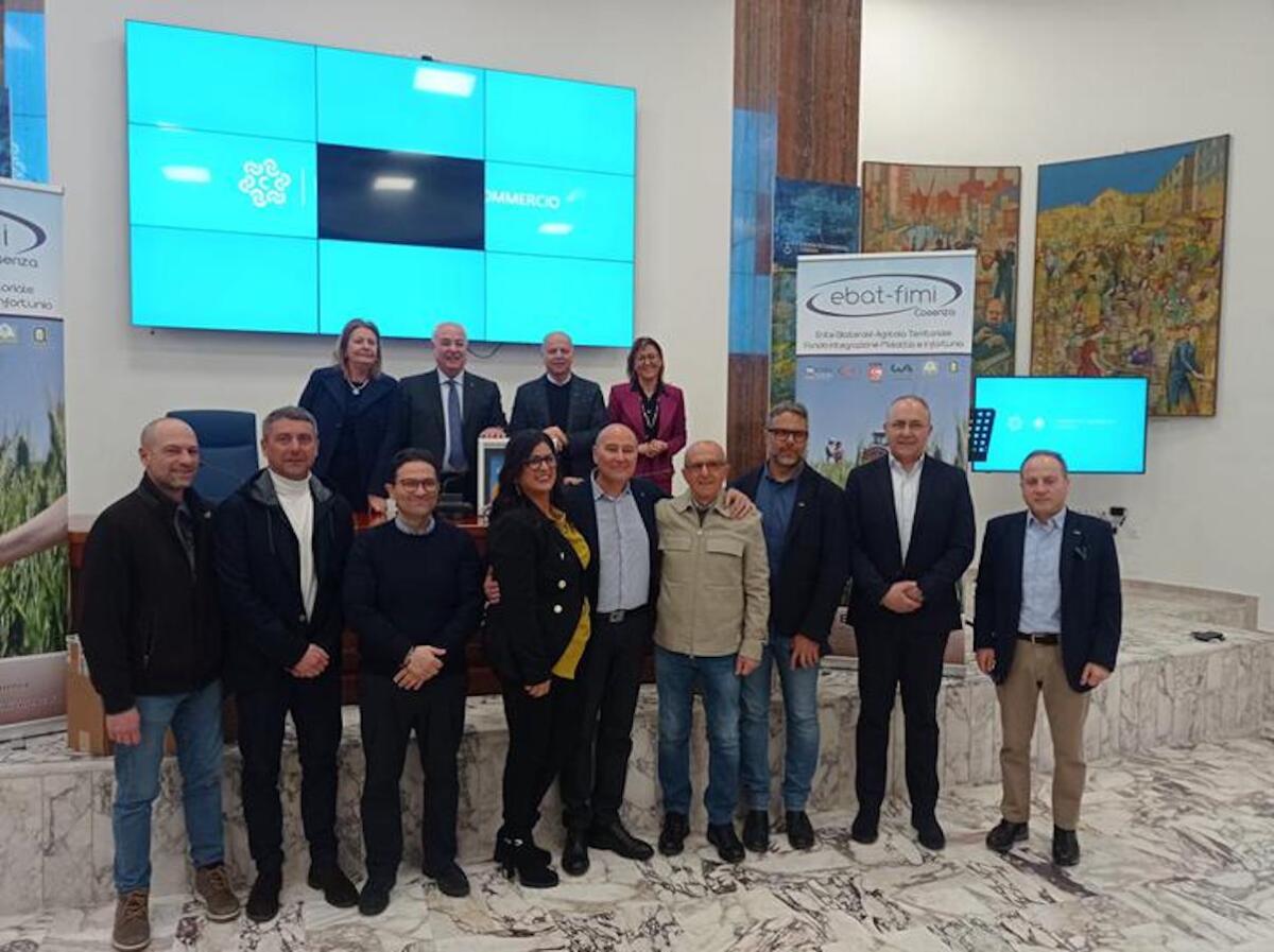 Cosenza - L'Ente Bilaterale EBAT-FIMI consegna defibrillatori alle organizzazioni sindacali e datoriali - 