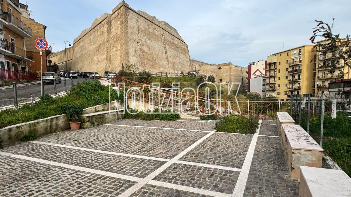 Crotone - Il centro storico va coccolato (Foto Gallery) - 