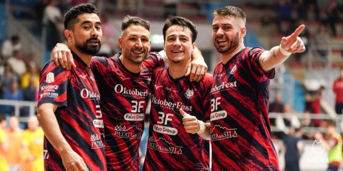 Calcio a 5 - Tripudio rossoblù, la Pirossigeno Cosenza rifila un poker di reti alla Feldi Eboli - 
