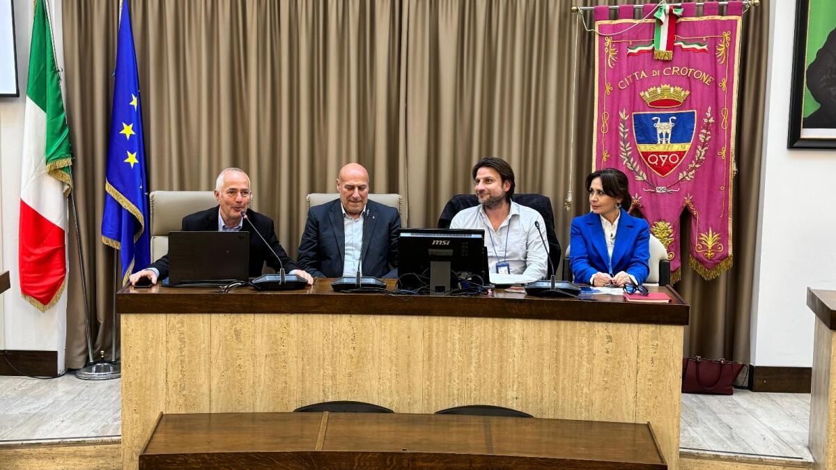 (Video) Bolla (Sacal): «L'obiettivo per l'aeroporto di Crotone è 300.000 passeggeri nel 2025» - 