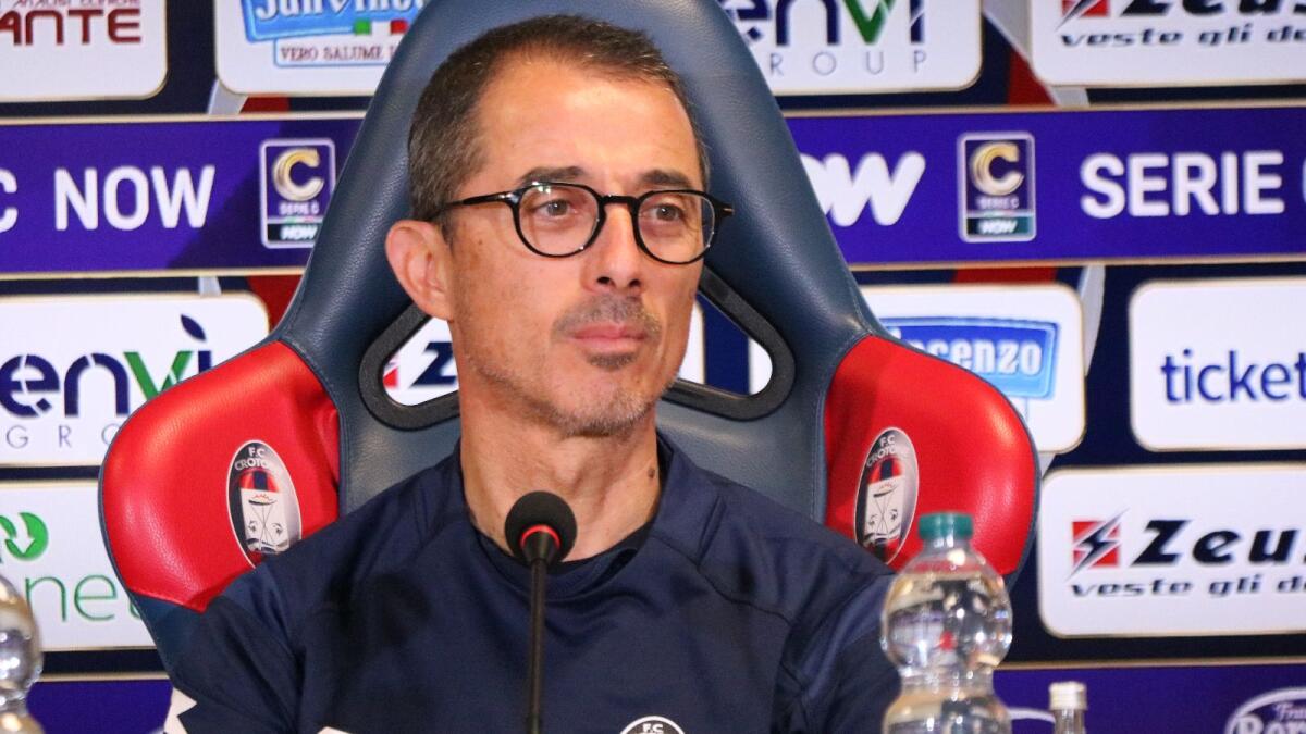 #CrotoneGiugliano - Mister Longo: «Riusciremo a fare a meno di chi non c'è» - 