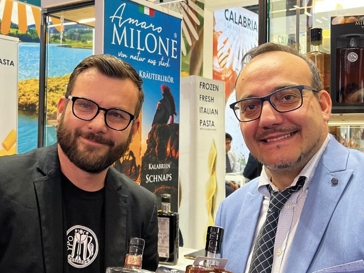 Crotone - Il Lions Club premia le eccellenze. Riconoscimento a tre realtà imprenditoriali - 39. Davide Milone - Michele Sotero - L’Amaro Milone sulla vetta del mondo: premiato con la medaglia d’oro al concorso internazionale Spirits Selection by Concours Mondial de Bruxelles