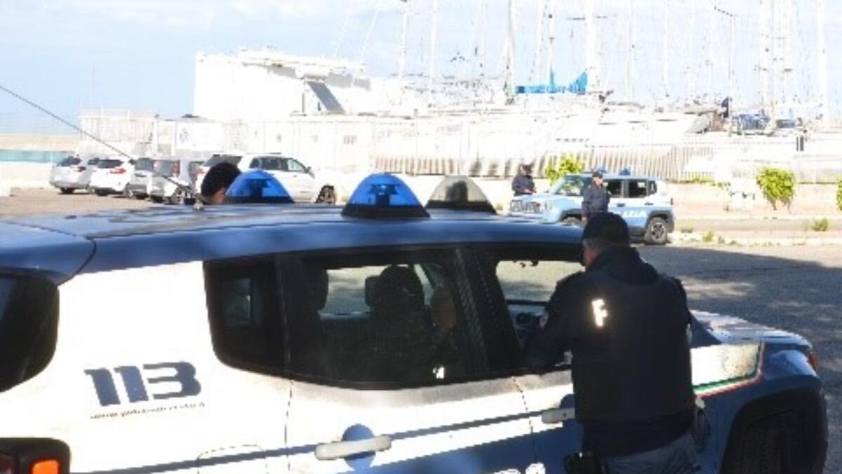 Controlli straordinari della Polizia a Crotone: raffica di perquisizioni e sanzioni - 