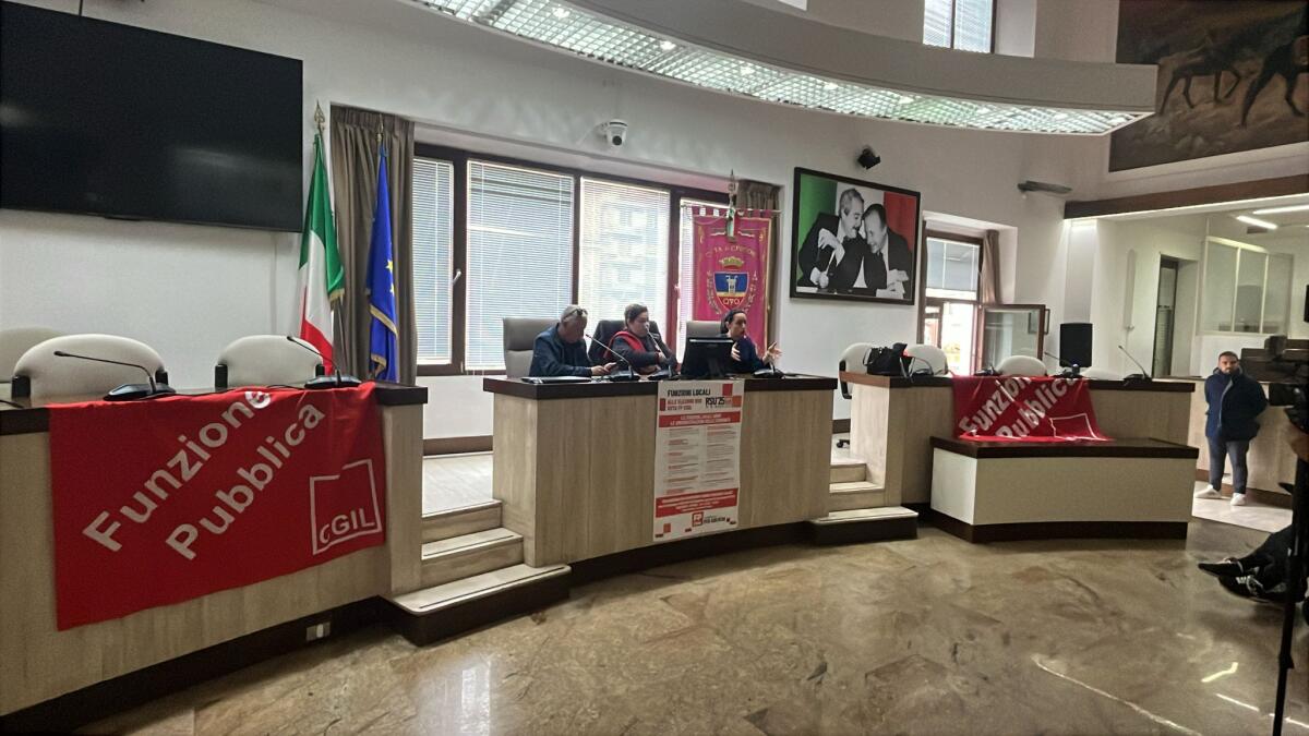 Incontro Fp Cgil Cazzaniga e lavoratori del Comune di Crotone: offerto uno spaccato del lavoro pubblico - 