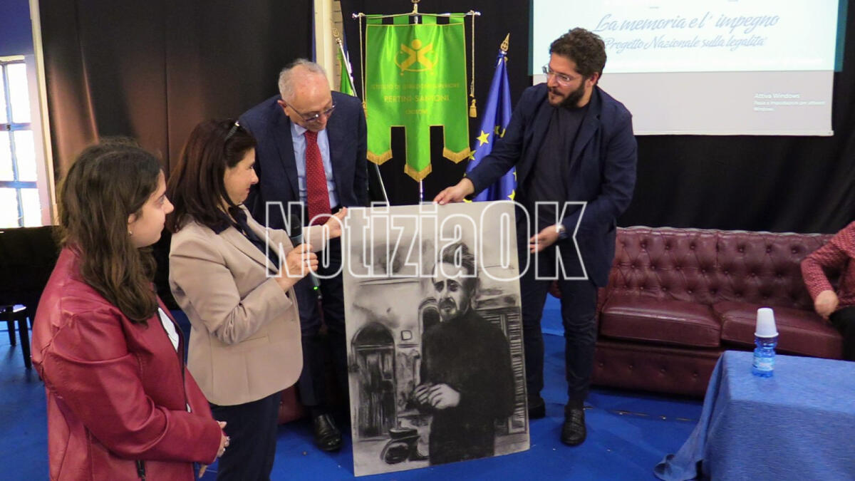 (VIDEO) Arte e cultura contro la criminalità: i giovani di Crotone incontrano il Procuratore Guarascio - 