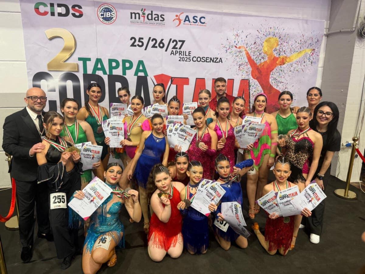 (Foto) Salsa, Bachata e Merengue: l’eccellenza di Alma Cubana brilla sul podio della danza sportiva - 