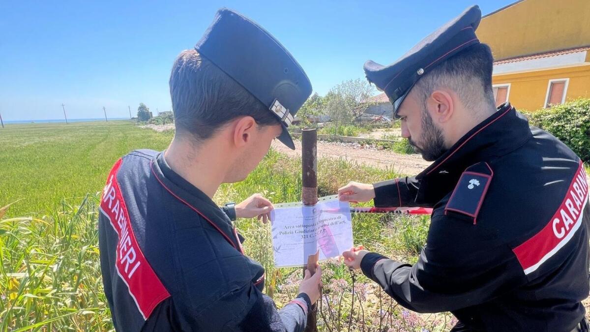(VIDEO) Rifiuti da demolizione e plastica: sequestrata area abusiva a Crotone, denunciato un soggetto - 