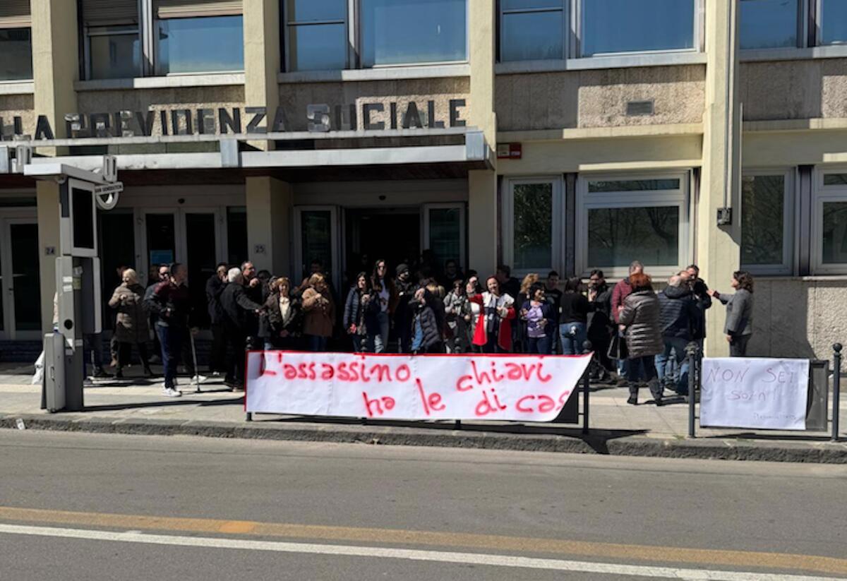 Cosenza, i dipendenti dell'INPS prendono parte alla manifestazione nazionale contro la violenza di genere - 