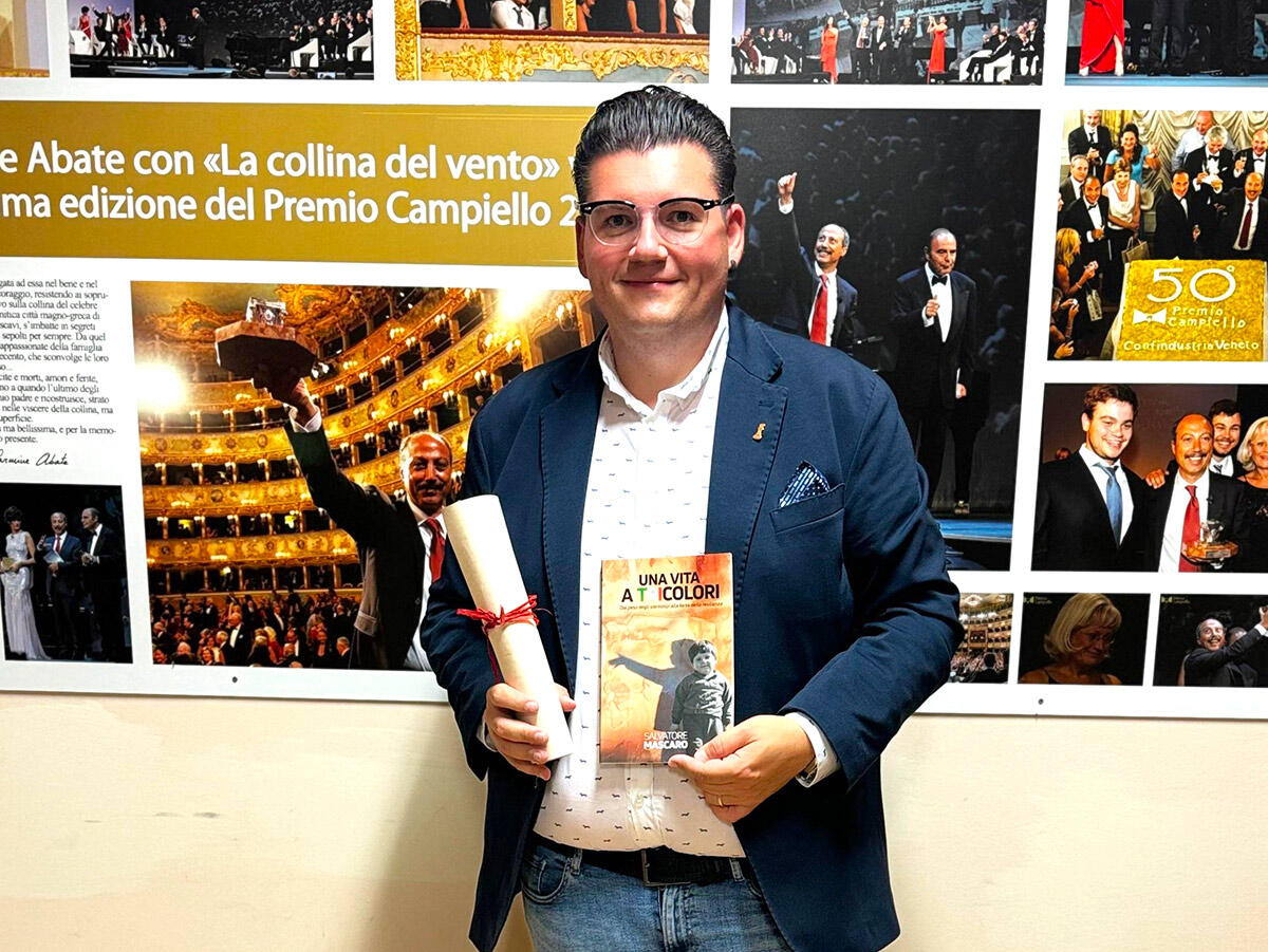 Il sindaco di Cerenzia al Salone del libro con il suo "Una vita a tricolori" - 28. Salvatore Mascaro - Nel suo libro "Una vita a tricolori", il giovane sindaco di Cerenzia mette a nudo se stesso raccontando la sua storia