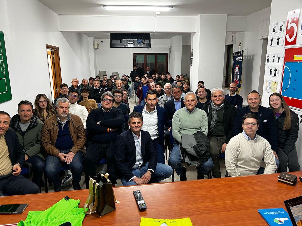 Dal sogno al campo: 23 nuovi arbitri accolti da Andrea Colombo - 