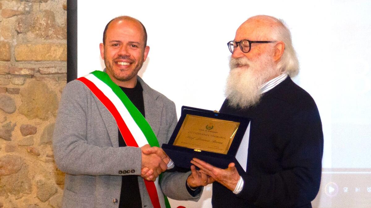 Anni di impegno per la rinascita del centro storico, Lorenzo Berna cittadino onorario di Strongoli - 