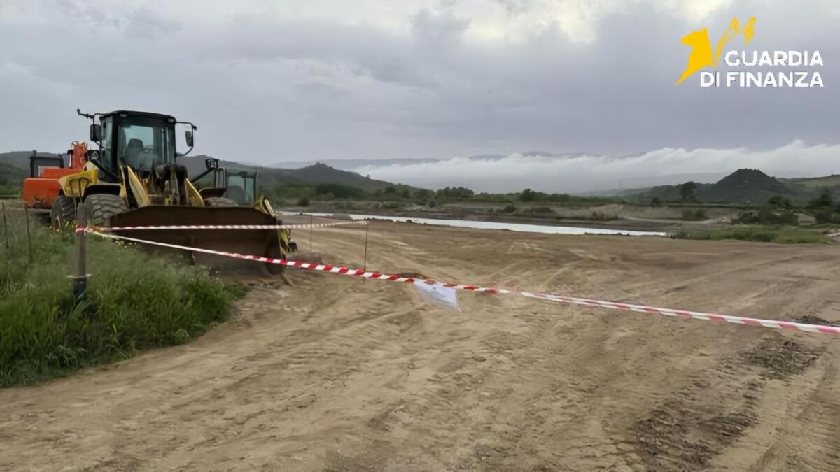 Cava di inerti non autorizzata: sequestrata area nel crotonese, denunciato un soggetto - 